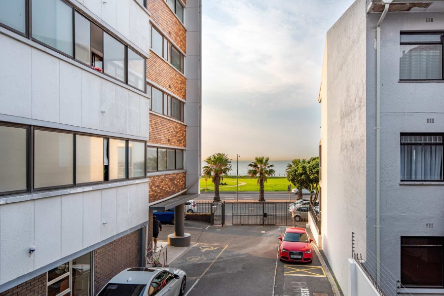 To Let 2 Bedroom Property for Rent in Three Anchor Bay Western Cape